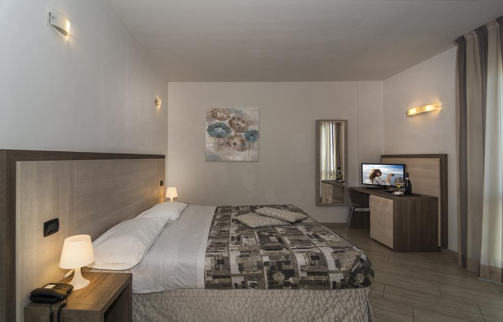 לידו די קאמאיורה Hotel Lido Inn מראה חיצוני תמונה